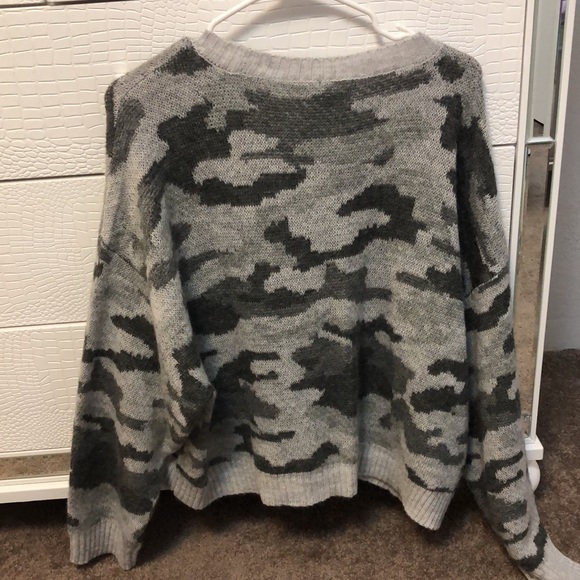 American eagle crew neck! - Picture 4 of 4